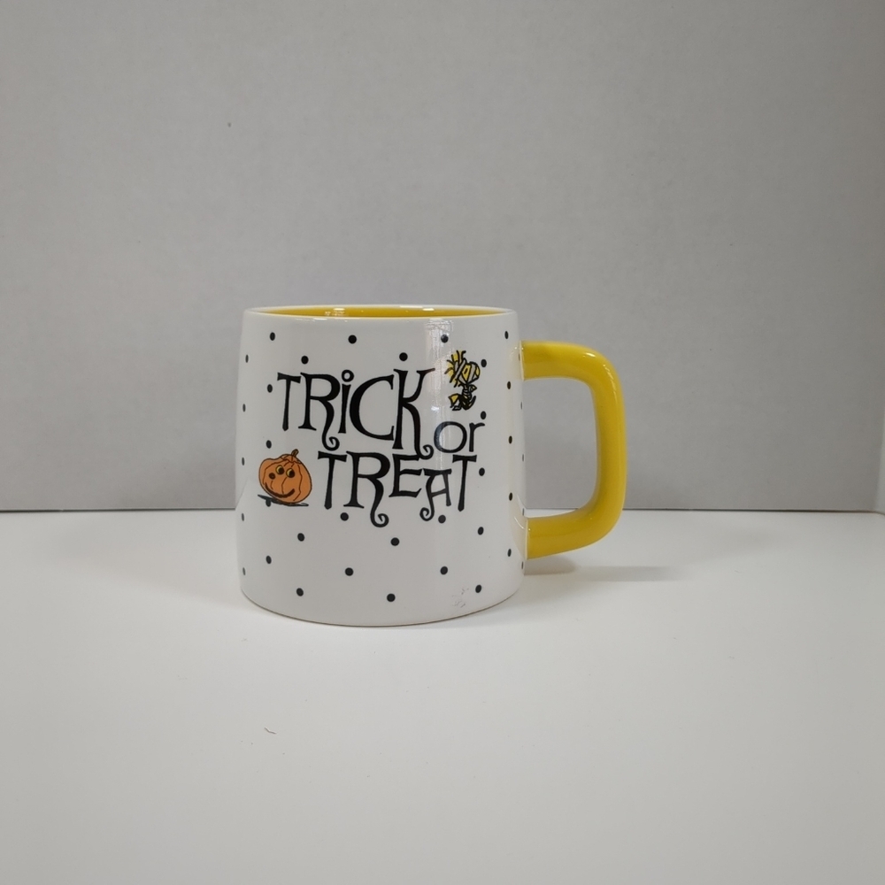 Magenta home Peanuts Halloween coffee mug, white/yellow
